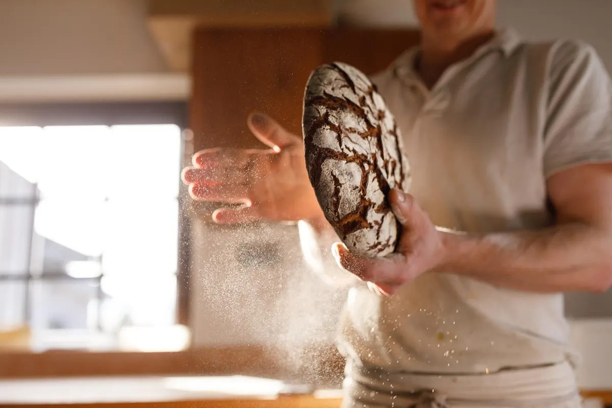Baking with Wholemeal Flour: How to Adjust Hydration and Rise